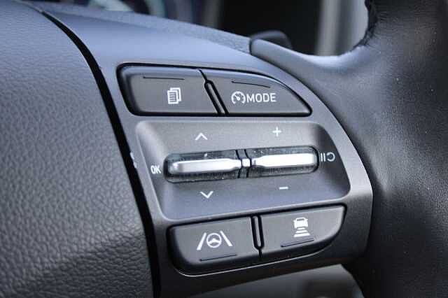 Hyundai KONA 64kWh Ultimate Auto 5dr (10.5kW Charger) Black